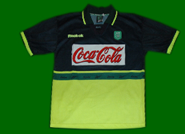 1999/2000, juniores do Sporting. Camisola alternativa de jogo com publicidade em encarnado  Coca-Cola