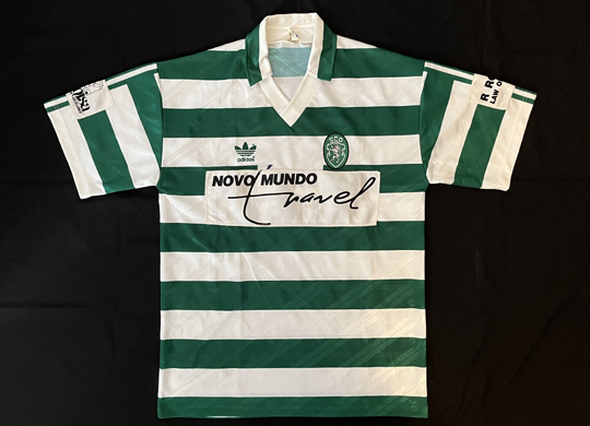 Camisola Adidas, do Sporting. Camisola de jogo do Sporting usada na digesso  frica do Sul e Moambique em junho de 1993