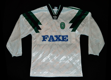 1993/94. Camisola Adidas alternativa branca de jogo, mangas compridas. Patrocnio FAXE