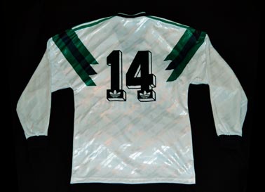1993/94. Camisola Adidas alternativa branca de jogo, mangas compridas. Patrocnio FAXE