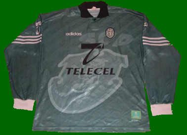 1996 1997 Sporting Lisbon hooped UEFA Cup player issue top