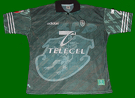 terceiro equipamento usado em jogo do Sporting 1997 98 Marco Almeida jogador de futebol