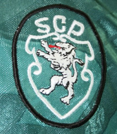Equipamento alternativo verde Sporting 1997/98, réplica com patrocínio Telecel em branco