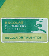 casaco do fato de treino do guarda-redes de uma Escola Academia Sporting, tamanho criana 12 anos