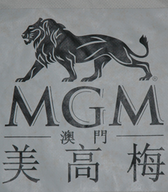 Equipamento listado de jogo, com patrocínio MGM