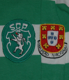 1982/83. Camisola de jogo Le Coq Sportif do Sporting com escudo de campeão nacional