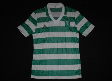 1985/87. Camisola listada da Le Coq Sportif, semelhante  n 18 em baixo