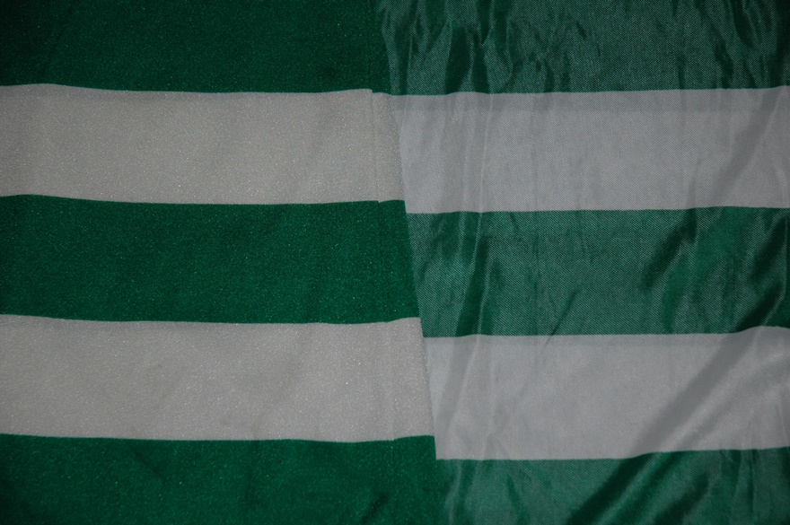 O tecido das duas camisolas Le Coq Sportif do Sporting