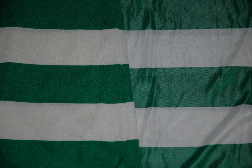 O tecido das duas camisolas Le Coq Sportif do Sporting