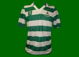 Equipamento de jogo do Sporting listado da Le Coq Sportif, jogador desconhecido