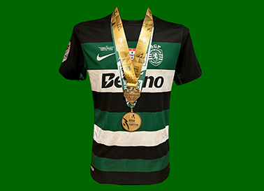 2024/25. Camisola de jogo do Trinc�o, com as medalhas relativas ao Campeonato e � Ta�a de Portugal