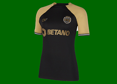 Camisola do Sporting Clube de Portugal, 2023/24. Camisola alternativa modelo Cristiano Ronaldo para mulher