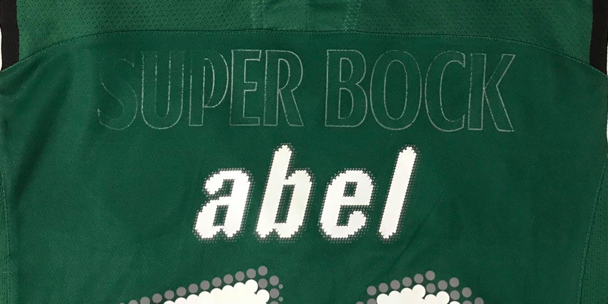 camisola do Abel com o patrocnio danificado retirado