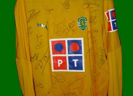 football player signed shirt Portugal Sporting 06/07