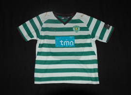 Equipamento de criana do Sporting, com camisola e cales. Em mau estado 2008/09