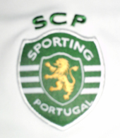 equipamento do Sporting 2011 2012 alternativo: branco com detalhes de verde fluorescente, com patrocínio da meo a preto