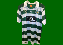 2013/14. Camisola n 12 listada, com o emblema da Iniciativa 12 jogador do Sporting, do Presidente Bruno de Carvalho