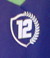 2013/14. Camisola n 12 alternativa, com o emblema da Iniciativa 12 jogador