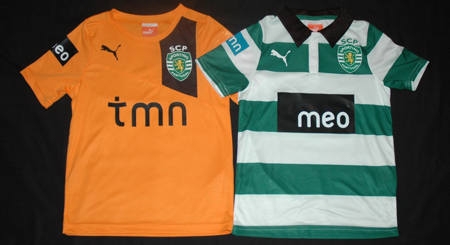 O Sporting para bebs e crianas. Dois minikits to Sporting, tamanho de criana 5-6 anos, listado e alternativo laranja