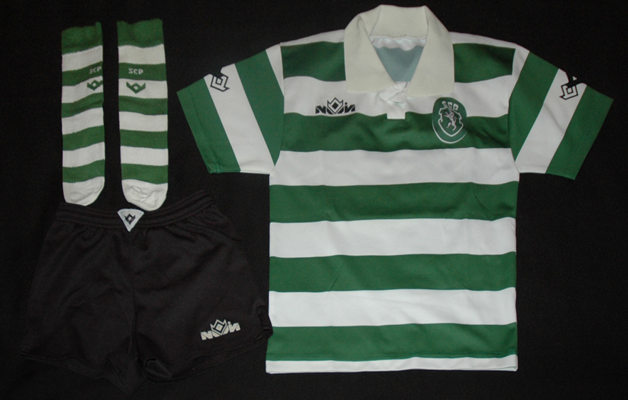 Mini kit da escola de futebol do Sporting 1995/96, de um jovem jogador de 12 anos
