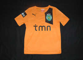 Sporting 2012/2013. 5-6 year old child size orange away mini kit