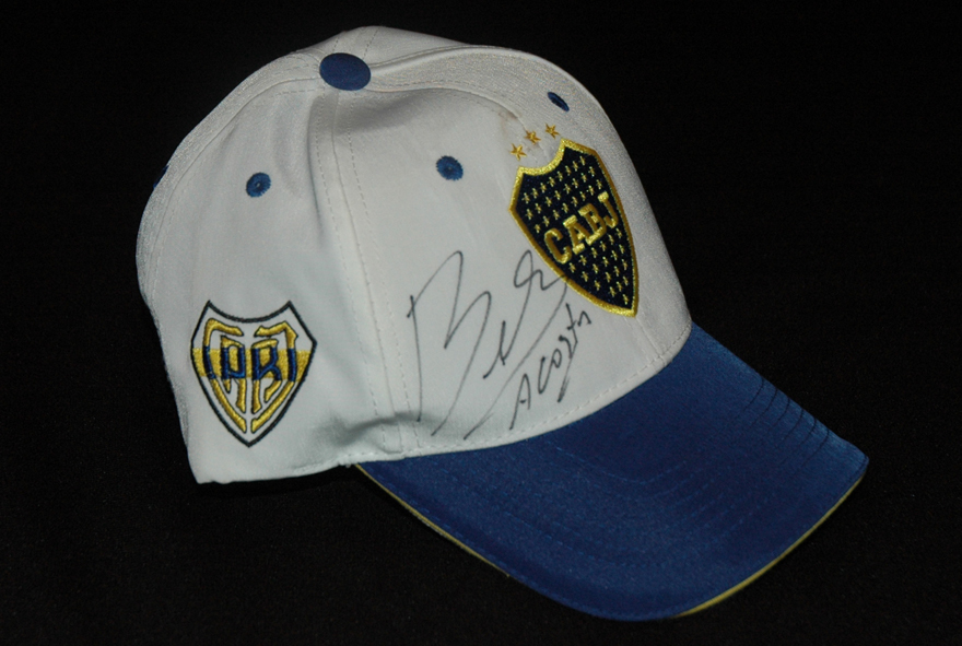 boné do Boca Juniors autografado por Beto Acosta