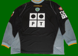 2002/03. Sporting Lisbon goalkeeper match worn jersey of Nelson Pereira