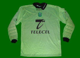 Peter Schmeichel goalkeeper replica jersey, in green. A classic shirt!