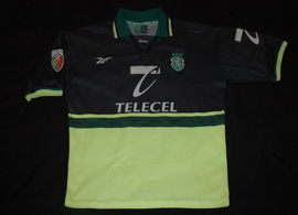 1998/99. Sporting Lisbon away match worn kit of Santamaria, rare model with the old symbol