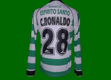 bad case of counterfeiting sold as an original Ronaldo Sporting jersey