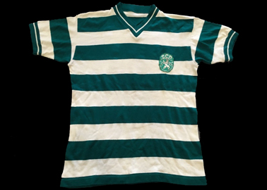 Camisola do Sporting de jogo de 1972, do jogador de futebol Peres