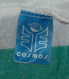 1981. Equipamento listado de mangas compridas, marca Cosmos do Sporting