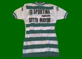 Camisola da equipa de ciclismo do Sporting, possivelmente de Joaquim Agostinho ou Firmino Benardino