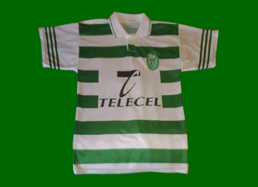 counterfeit shirt ressembling the Adidas Sporting Lisbon kits of 1997/98