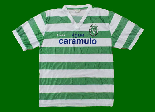1992/93. Camisola listada de feira do Sporting, marca Aronick. Patrocínio Água Caramulo