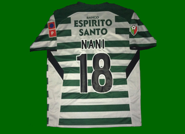 Que camisola ridcula. O Nani voltou ao Sporting e apareceu logo disto