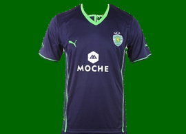 2013/14. equipamento contrafeito do Sporting, alternativa violeta, proveniente da China. Com cales e meias