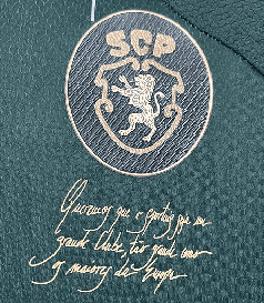 2024 ou 2025. Camisola contrafeita de um modelo inventado