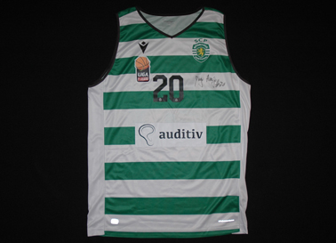 2019/20. Camisola listada de Basquetebol do Sporting, do Diogo Arajo. Oferecida por Edgar Vital