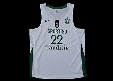 2024/25. Camisola do Sporting de Basquetebol usada em jogo por Arnette Hallman Scharfhausen