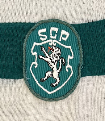 1985, camisola de malha sem marca de Voleibol do Sporting, mangas compridas. O nmero da frente foi retirado