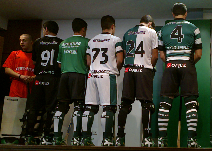 Os equipamentos de hquei do Sporting vistos de trs