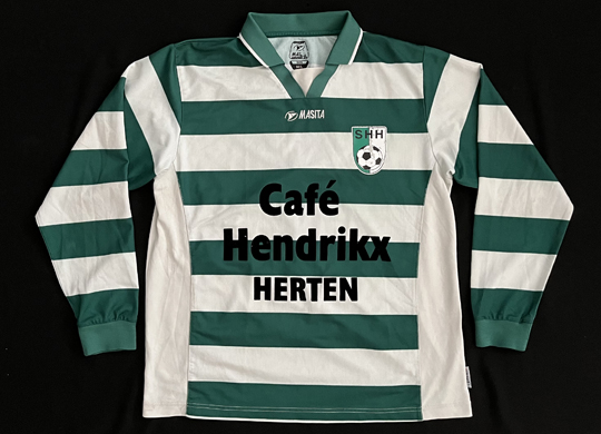Holanda, o nome completo desta equipa amadora é Sportvereniging Sint Hadrianus Herten