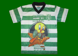 Tweety child t-shirt with the cartoon celebrating Sporting Lisbons 1999/00 title