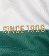 Sample da Puma 2009/10 de mangas curtas Tem Since 1906 a dourado na parte da frente