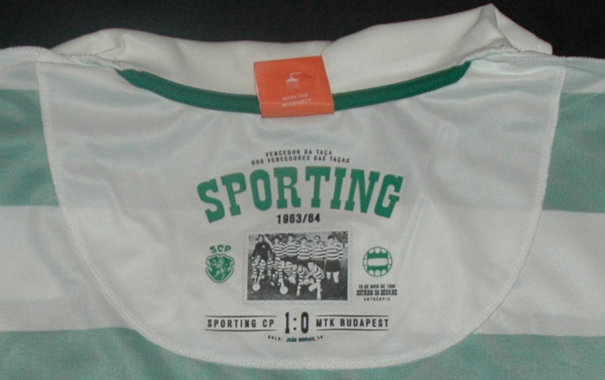 Camisola do Sporting 2013/13 com homenagem à Taça das Taças - reverso